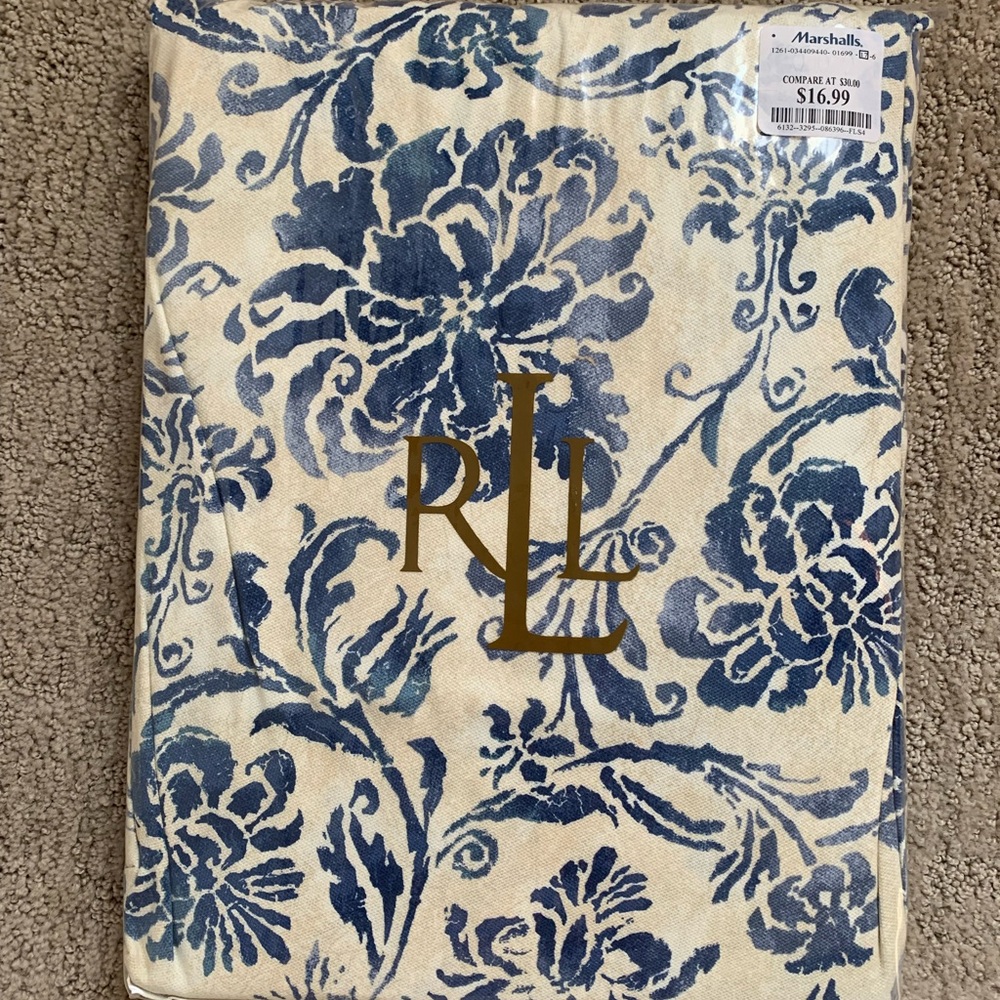 Ralph Lauren Table Cloth - 70 round